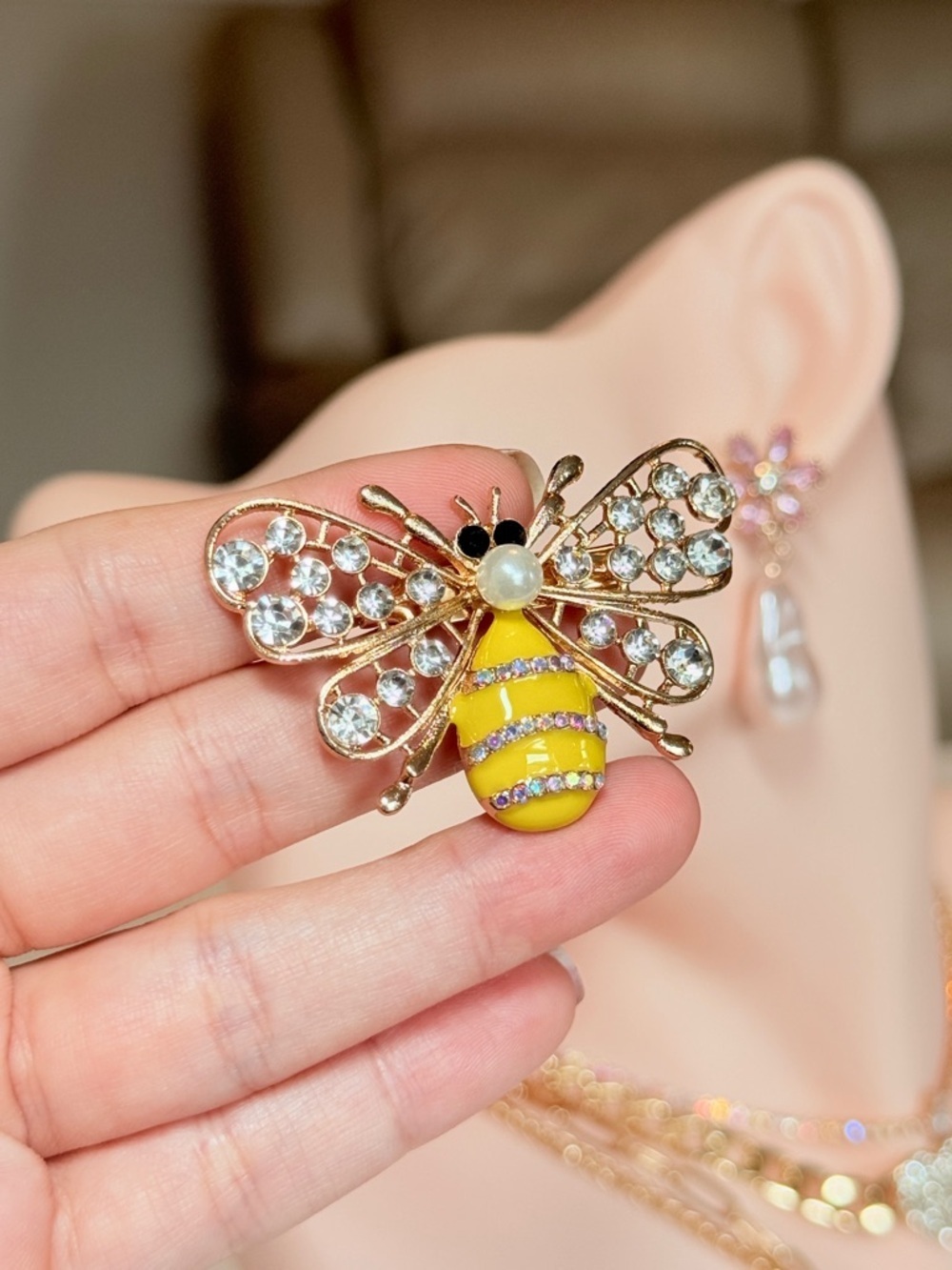 Yellow Bee Brooch Pin with Crystal Wings - Picture 4 of 8